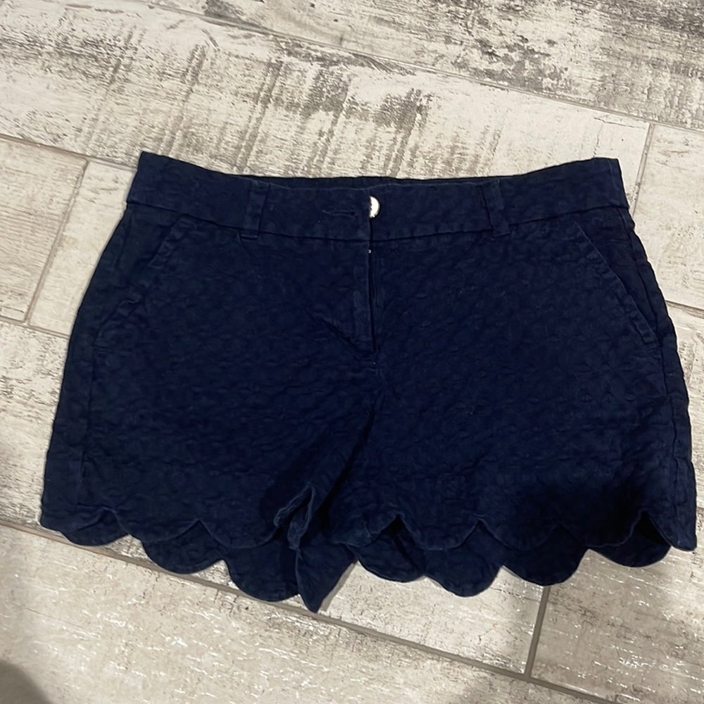 Crown and ivy shorts size 6